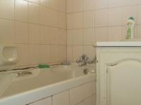 Main Bathroom - 5 square meters of property in Kenilworth - JHB