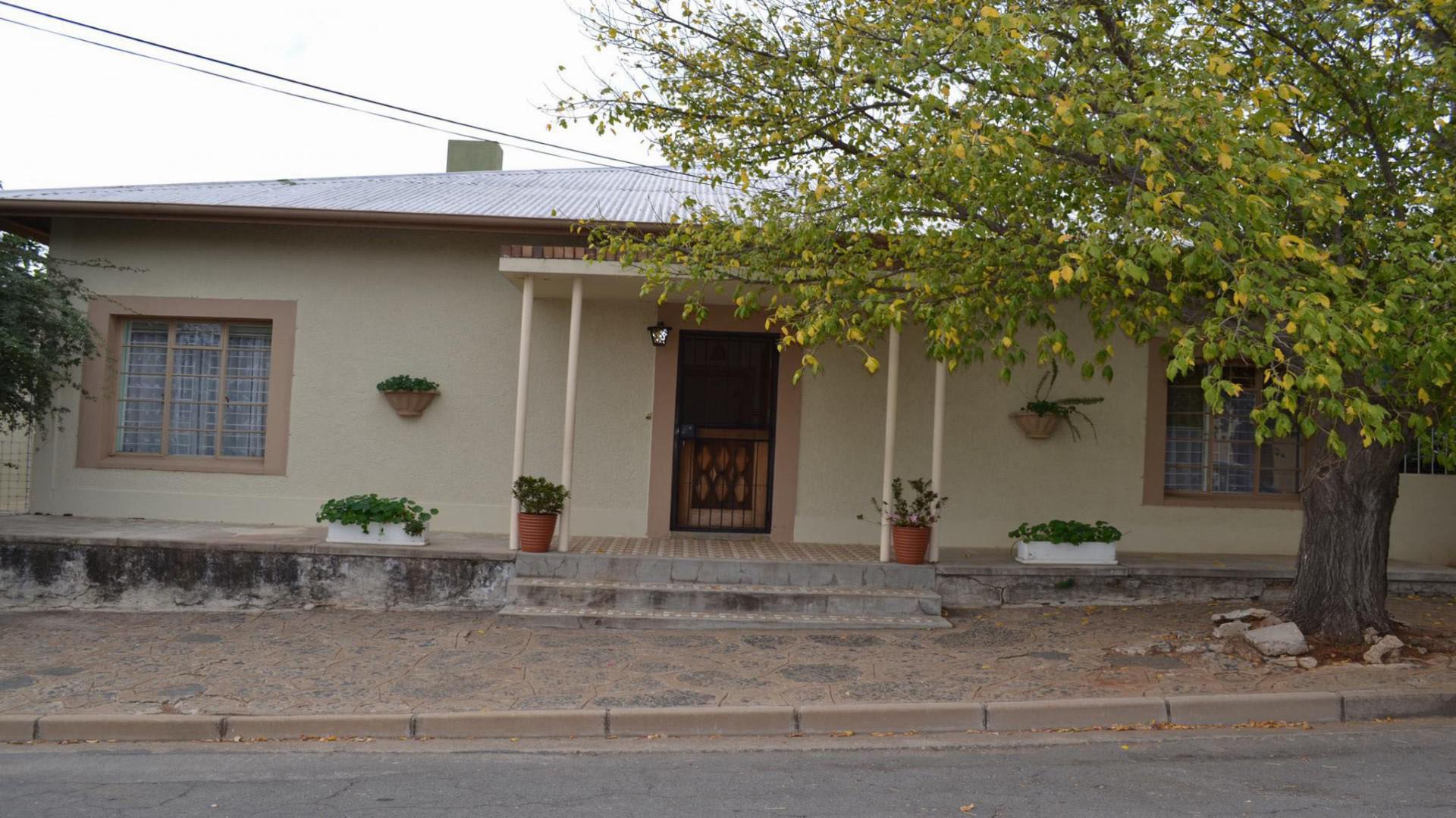 Front View of property in Colesburg (Colesberg)