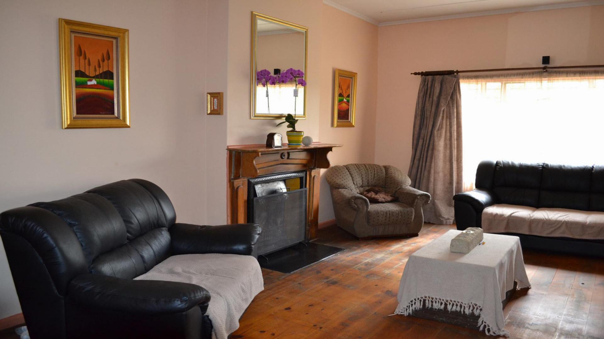 Lounges of property in Colesburg (Colesberg)