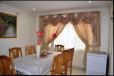 Dining Room - 17 square meters of property in Queensburgh