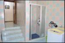 Main Bathroom - 15 square meters of property in Queensburgh