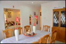 Dining Room - 17 square meters of property in Queensburgh