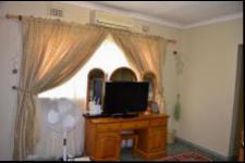 Main Bedroom - 34 square meters of property in Queensburgh