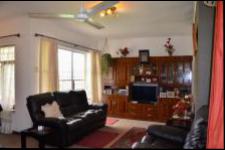 Lounges - 26 square meters of property in Yellowwood Park 