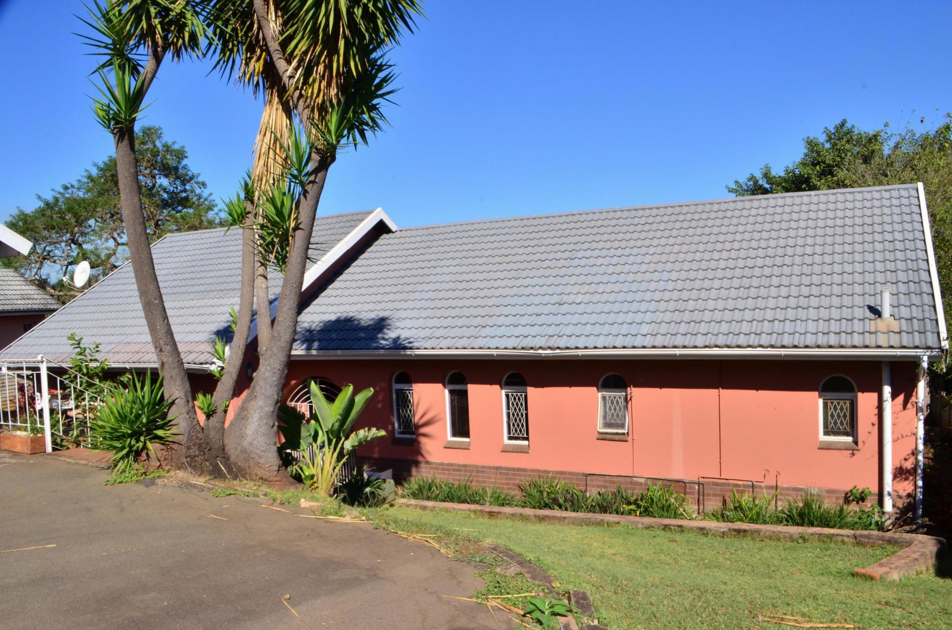 Front View of property in Hayfields