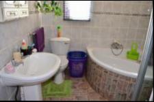 Bathroom 1 - 6 square meters of property in Hayfields