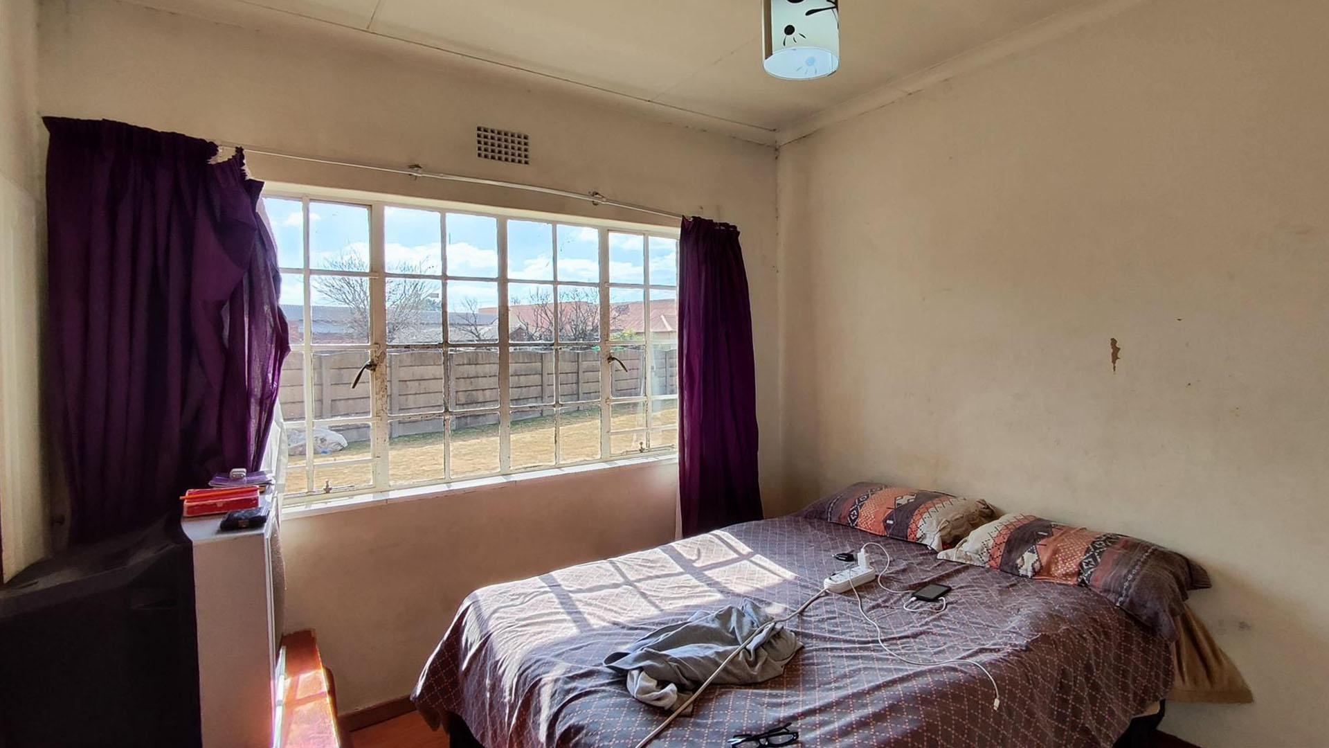 Bed Room 1 - 9 square meters of property in Modder East