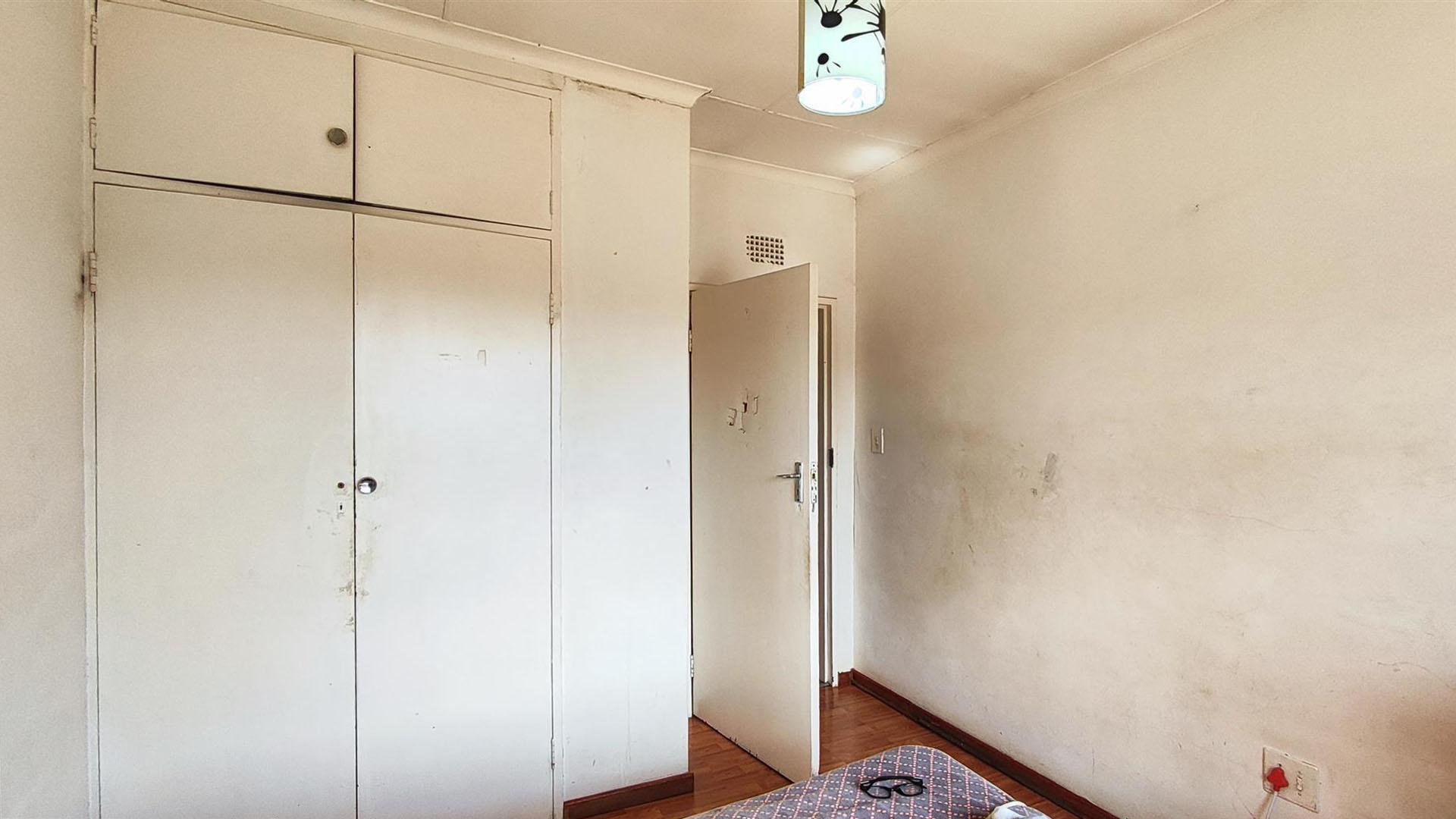 Bed Room 1 - 9 square meters of property in Modder East