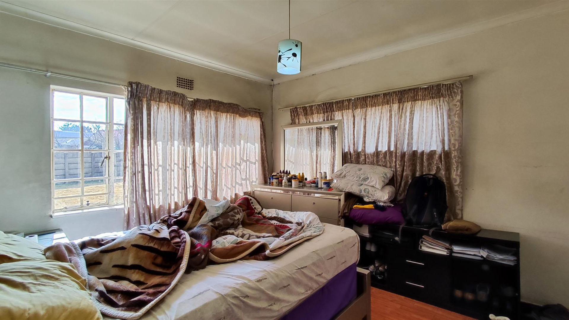 Main Bedroom - 14 square meters of property in Modder East