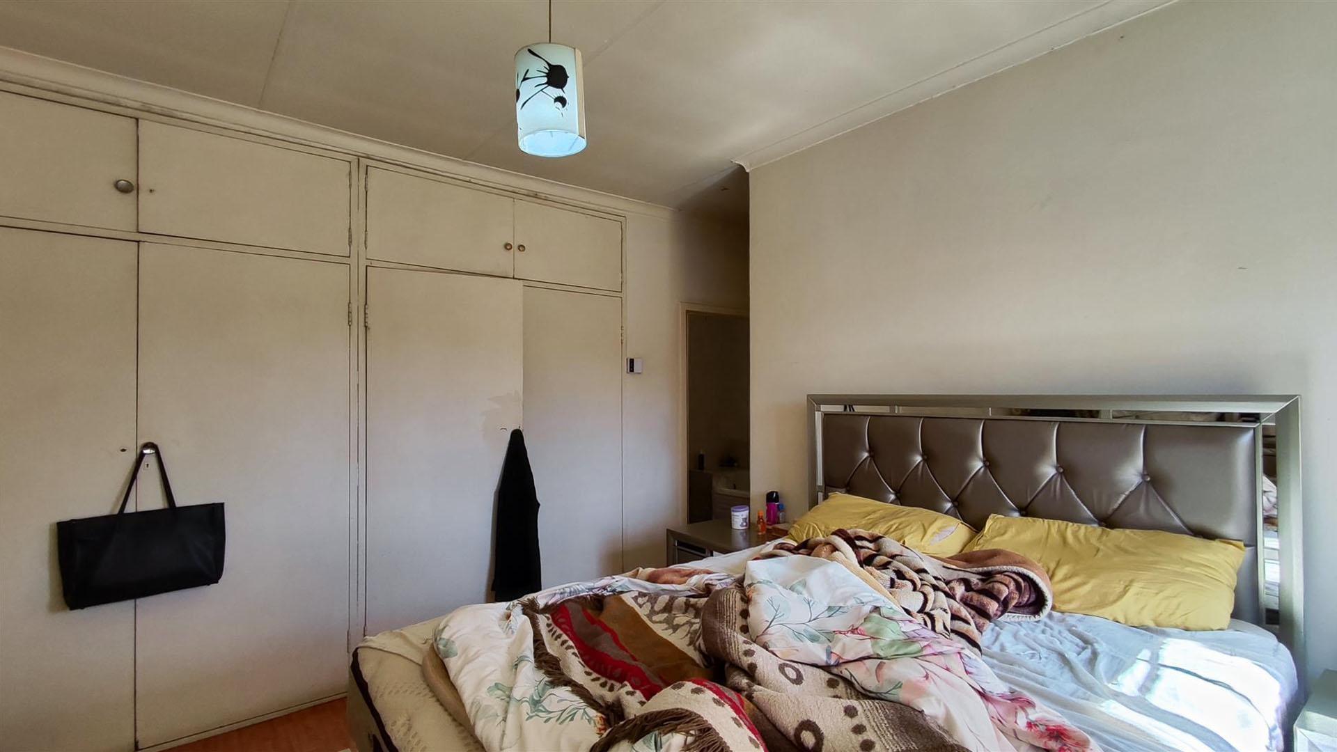 Main Bedroom - 14 square meters of property in Modder East