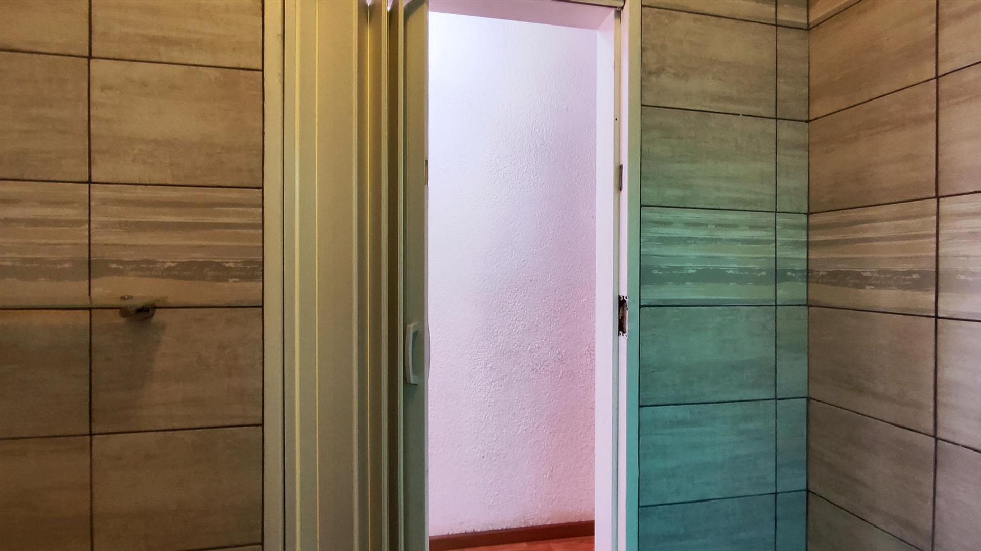 Bathroom 1 - 5 square meters of property in Modder East