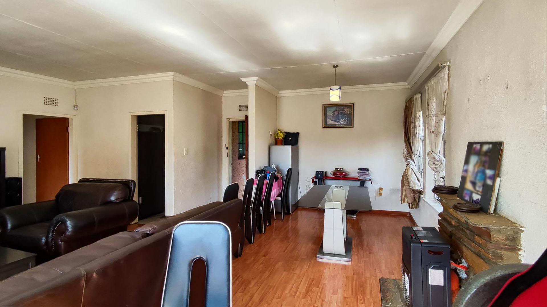 Dining Room - 12 square meters of property in Modder East