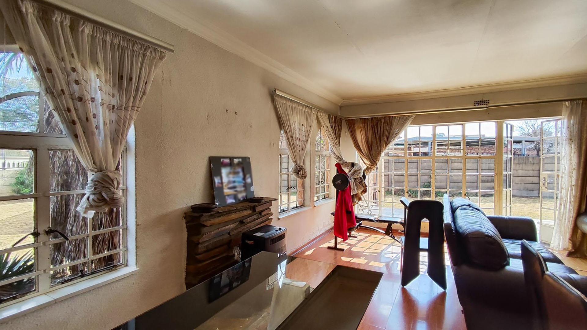 Dining Room - 12 square meters of property in Modder East