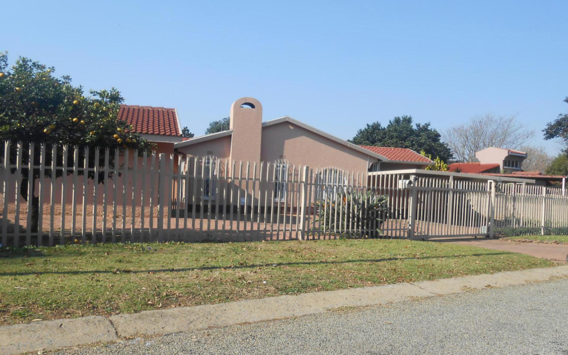 Front View of property in Brackendowns