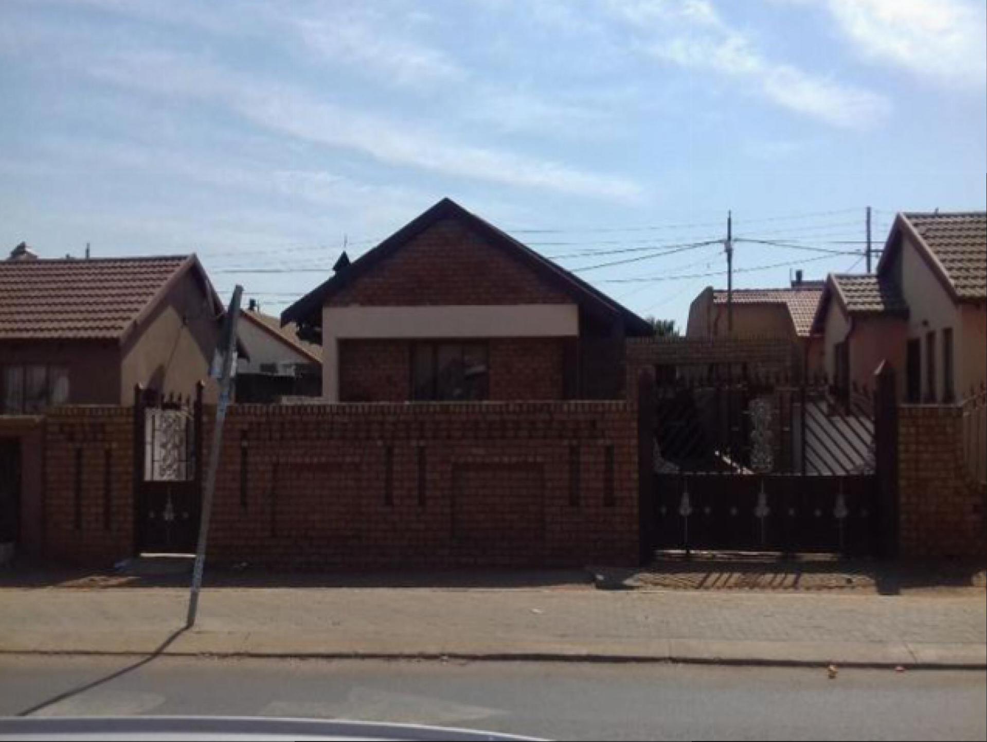 Front View of property in Soshanguve