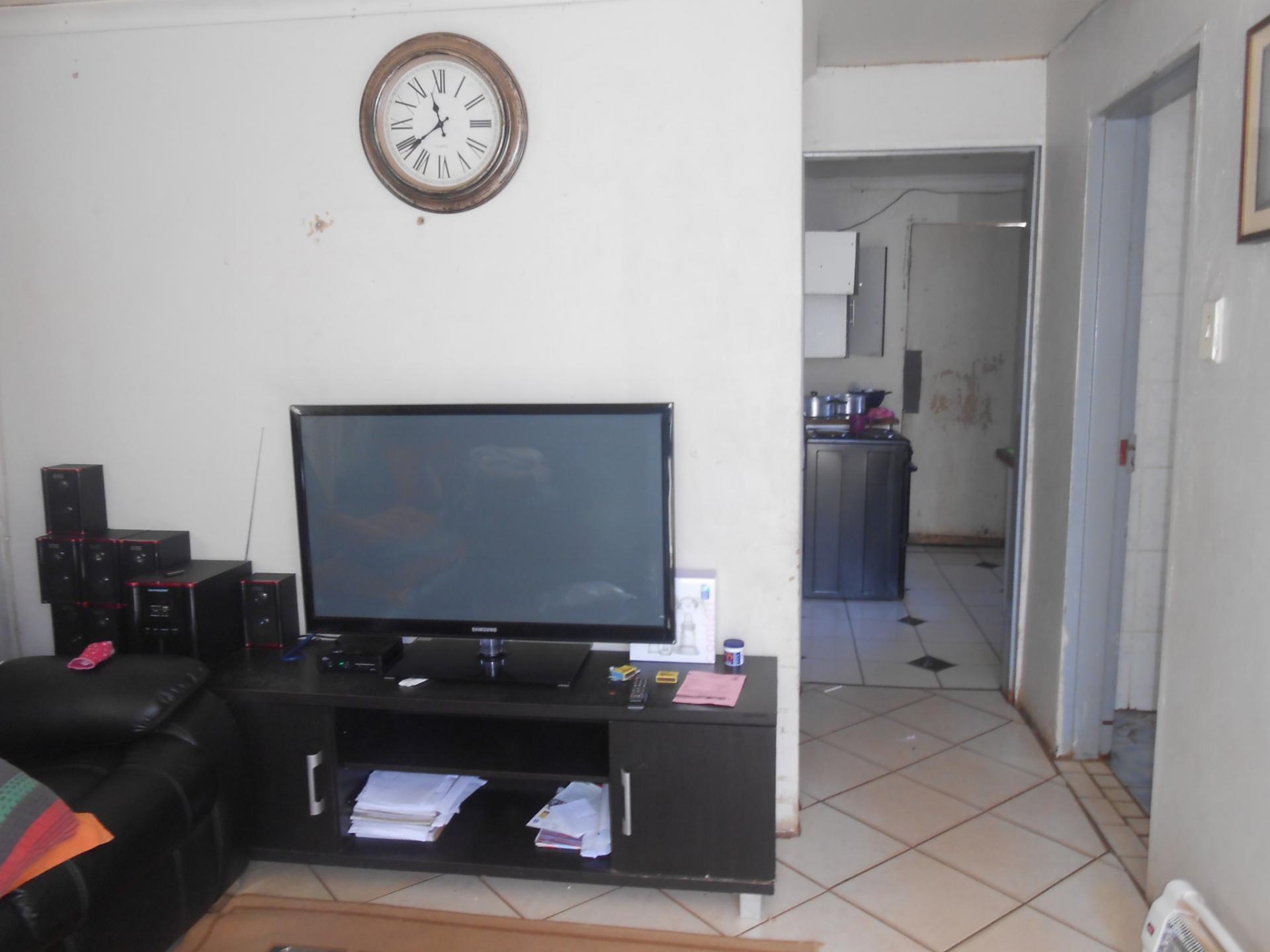 Lounges - 21 square meters of property in Kagiso