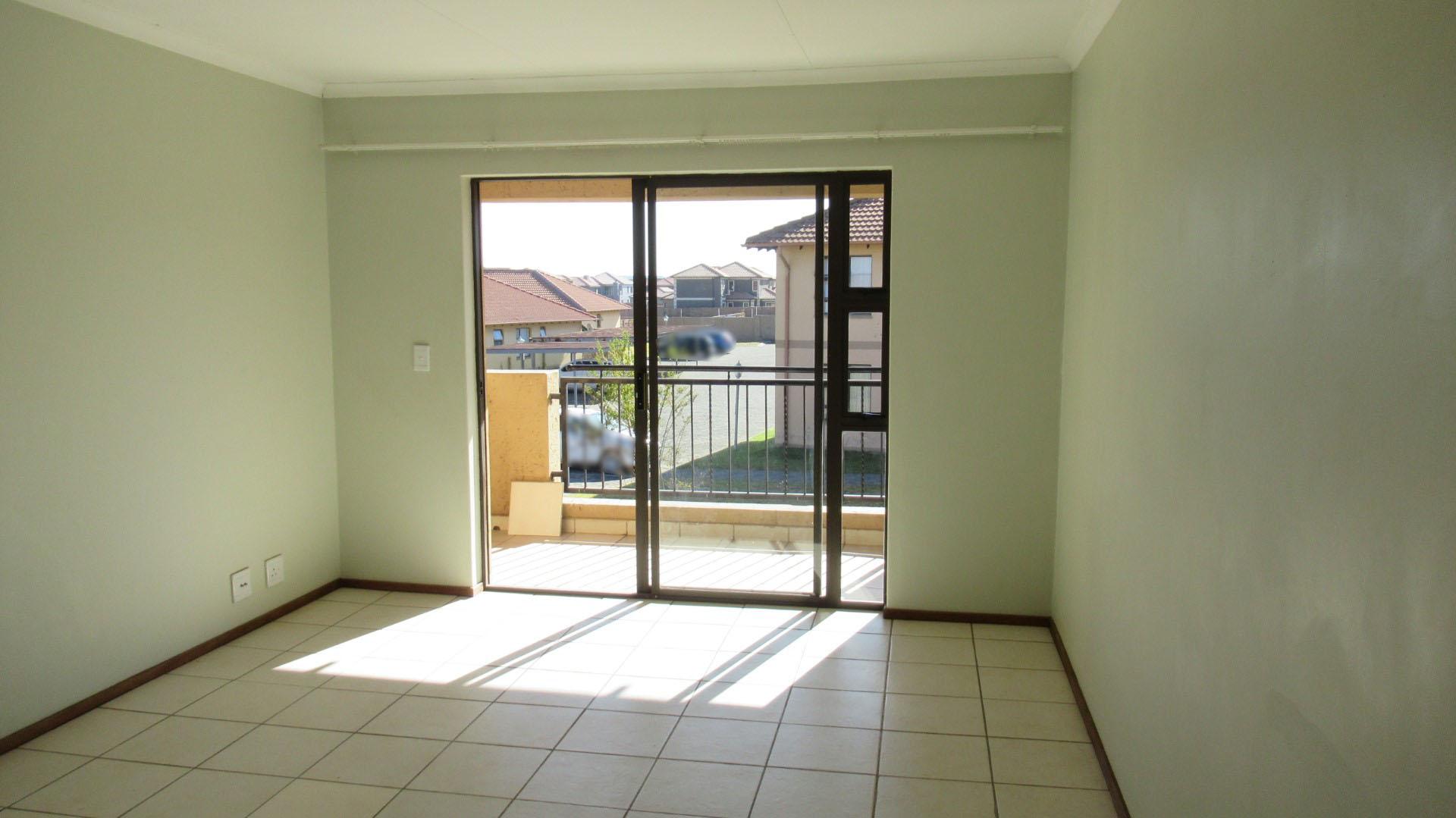 Lounges - 17 square meters of property in Parkrand