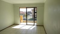 Lounges - 17 square meters of property in Parkrand