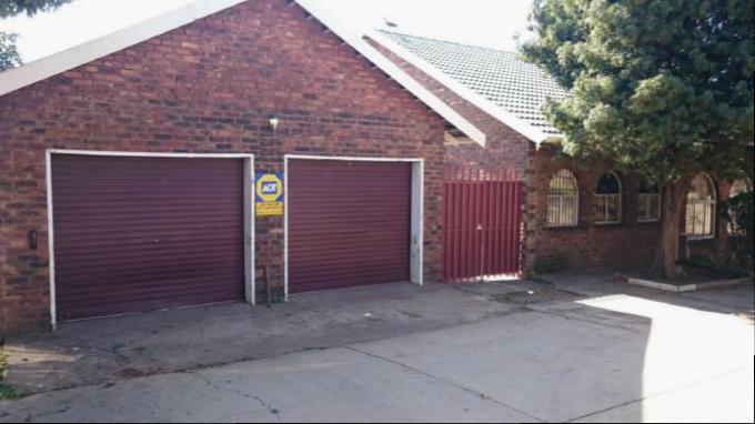 2 Bedroom House for Sale For Sale in Emalahleni (Witbank)  - Private Sale - MR160763