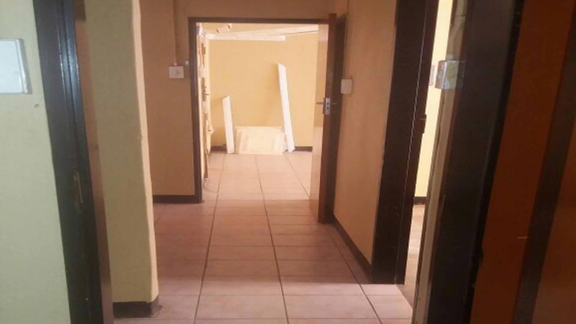 Spaces - 11 square meters of property in Namakgale