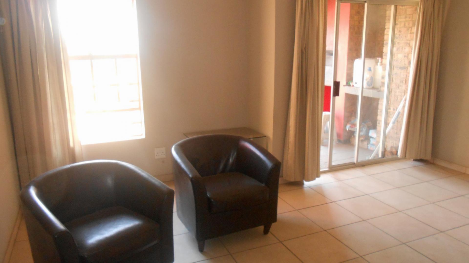 TV Room - 26 square meters of property in Emalahleni (Witbank) 