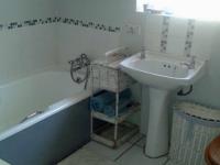 Bathroom 1 - 5 square meters of property in La Hoff
