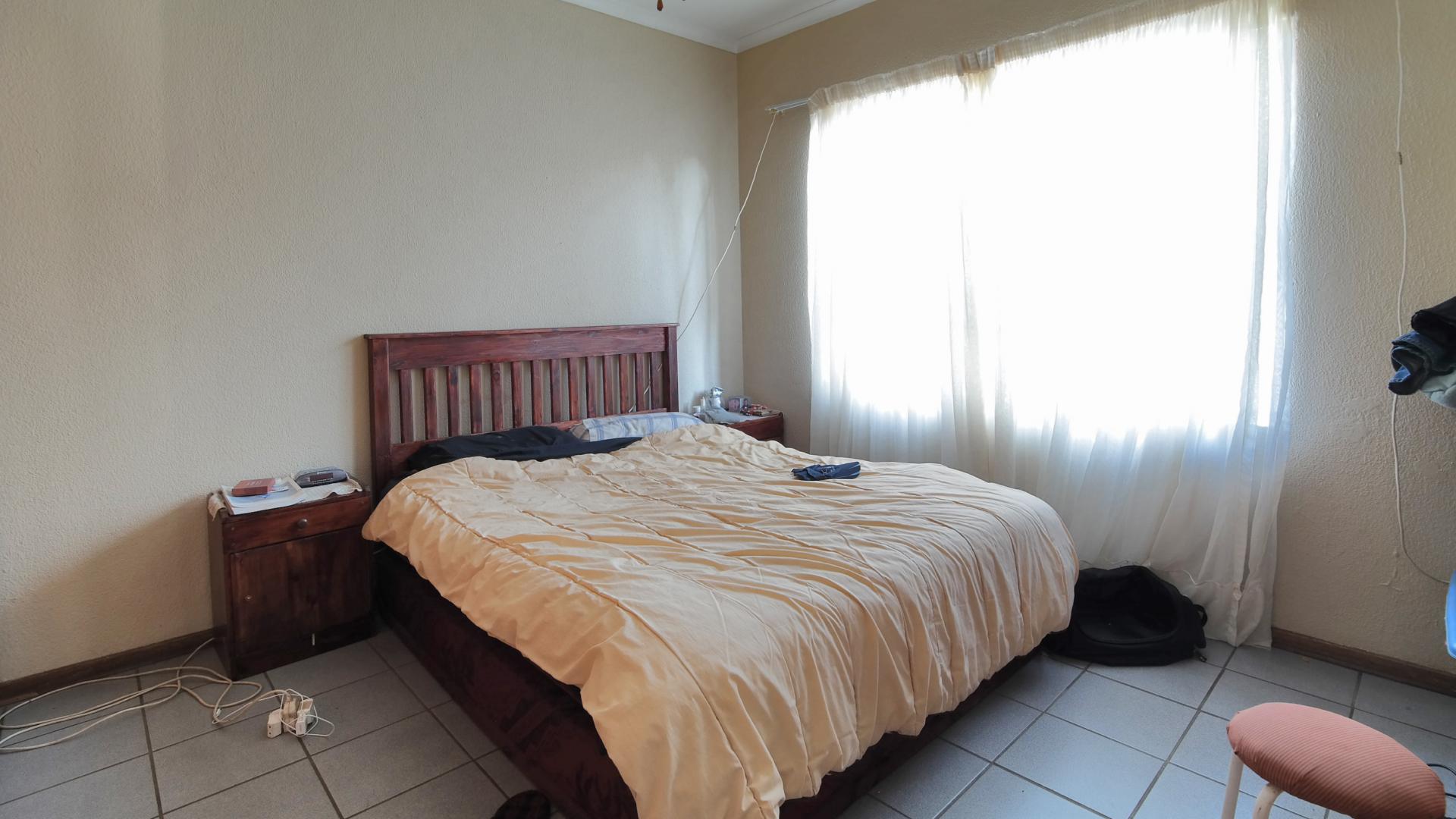 Main Bedroom - 13 square meters of property in Geelhoutpark