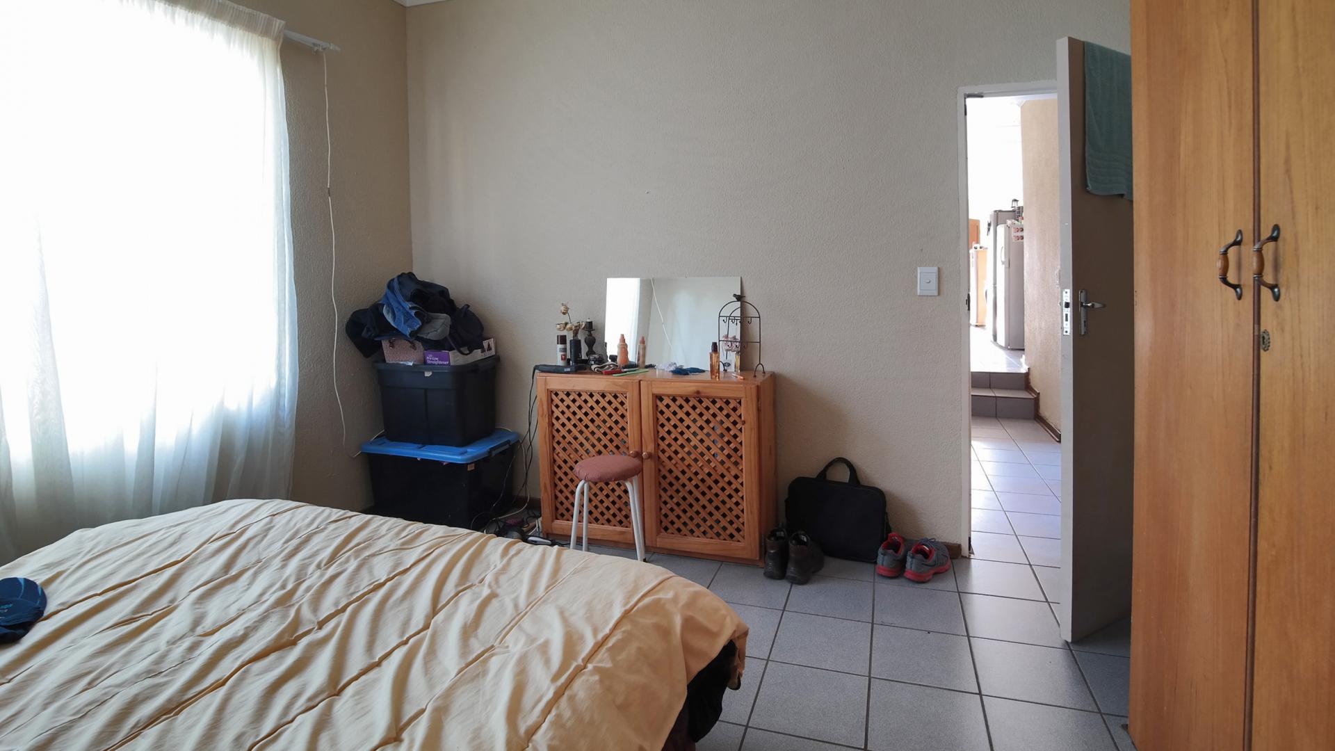 Main Bedroom - 13 square meters of property in Geelhoutpark