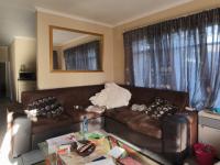 Lounges - 20 square meters of property in Geelhoutpark