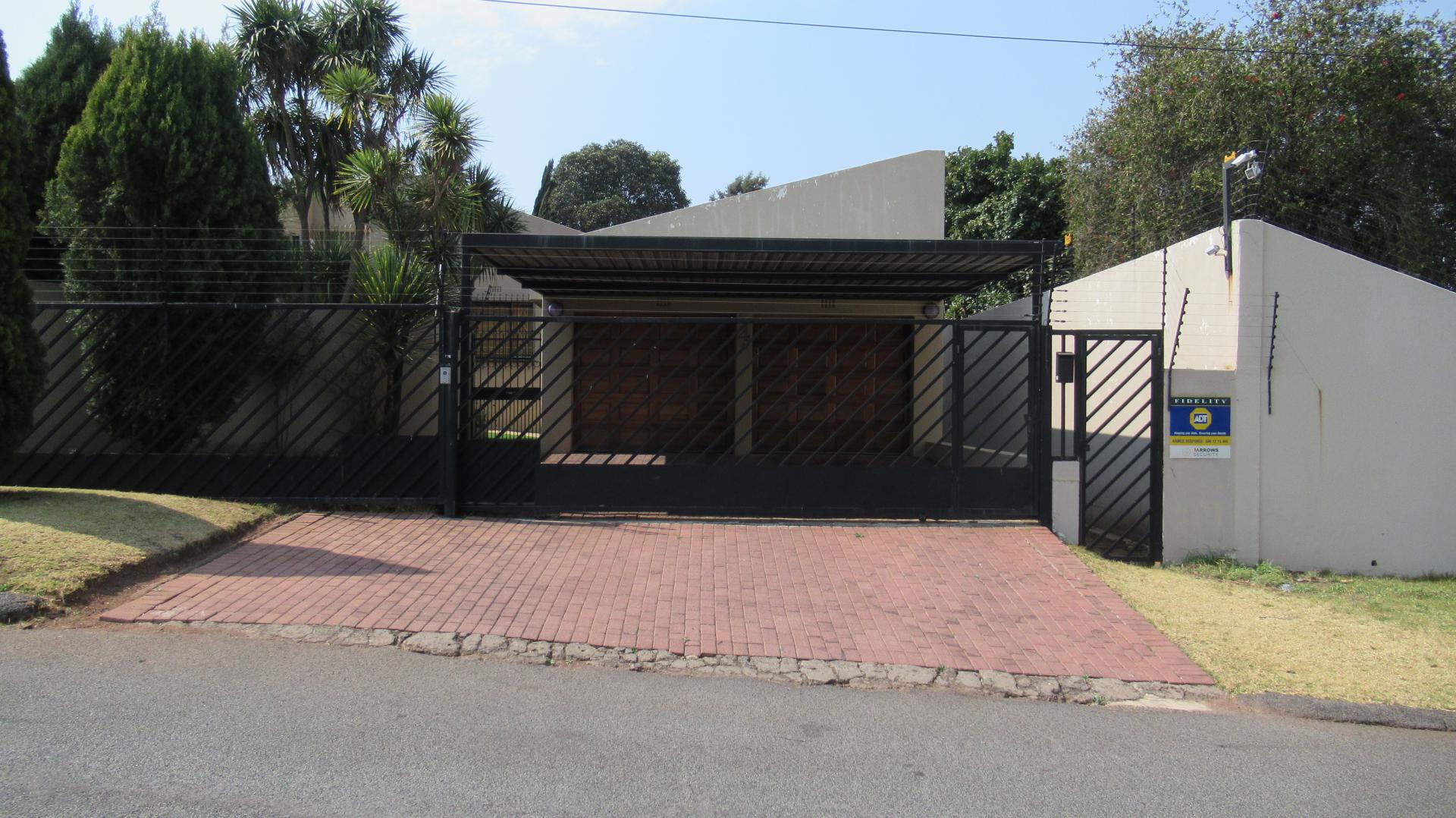 Front View of property in Dewetshof