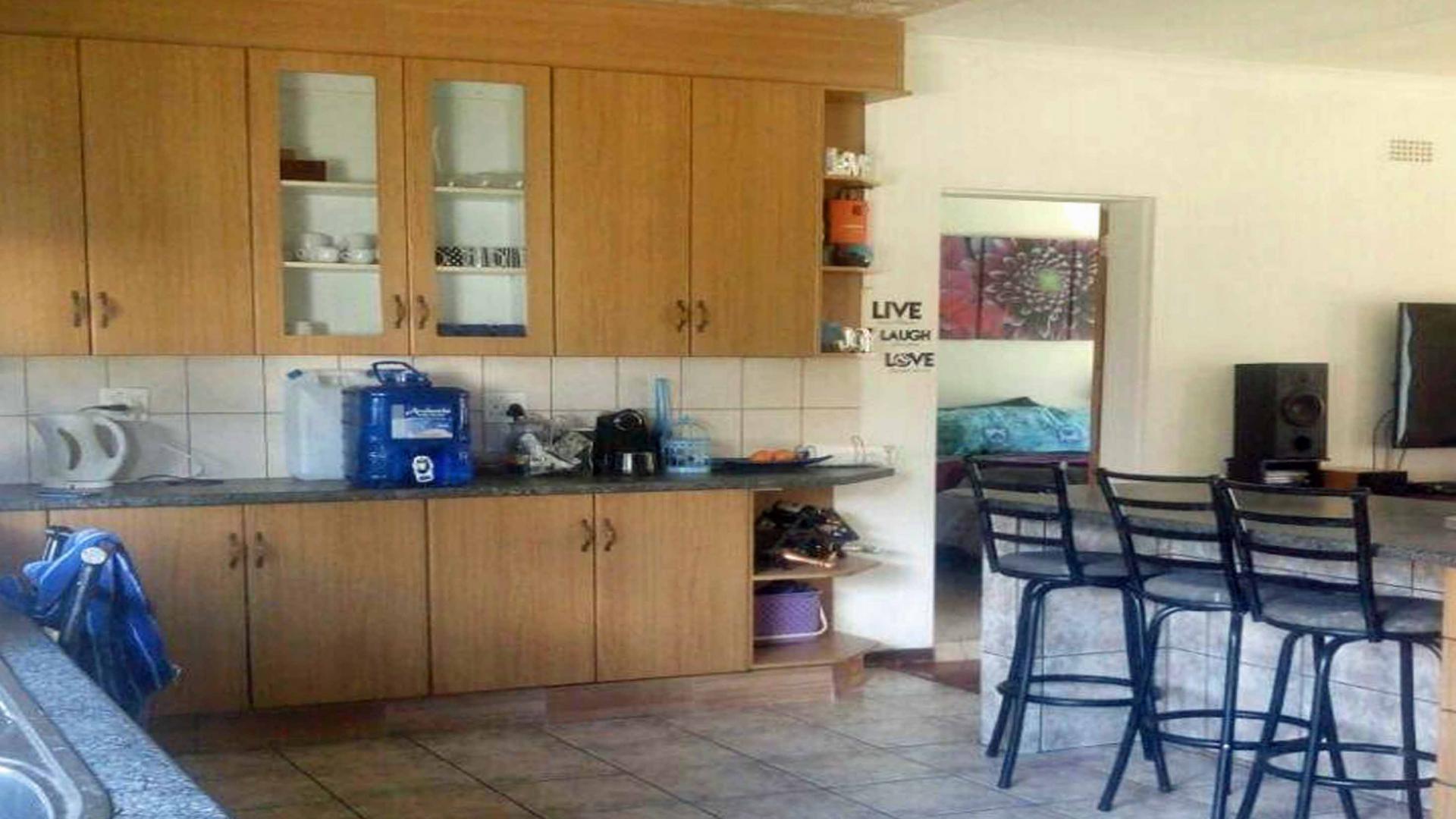 Kitchen - 29 square meters of property in Geelhoutpark