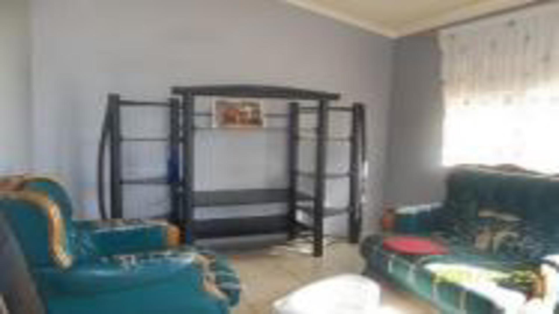 Lounges of property in Robertson