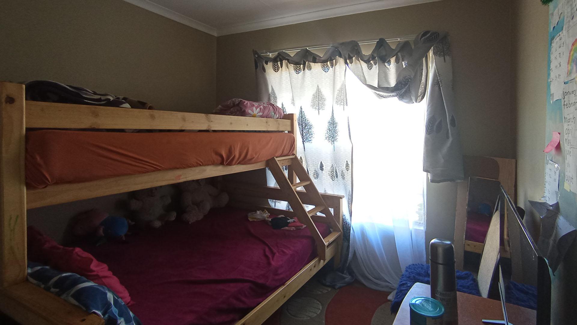 Bed Room 2 - 11 square meters of property in Amberfield