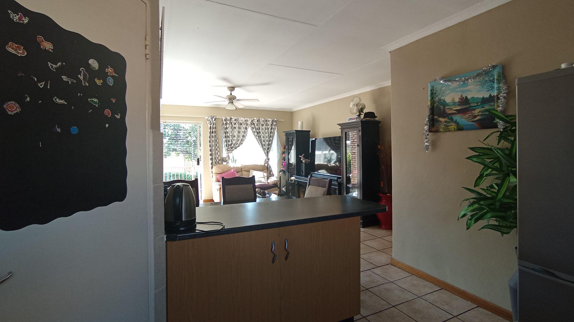 Kitchen - 12 square meters of property in Amberfield