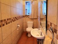 Guest Toilet - 16 square meters of property in Constantia Glen
