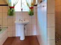 Bathroom 1 - 6 square meters of property in Constantia Glen