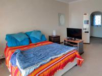 Main Bedroom - 19 square meters of property in Constantia Glen