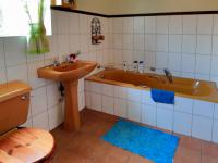 Main Bathroom - 5 square meters of property in Constantia Glen