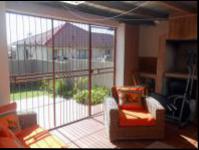 Patio - 10 square meters of property in Cosmo City