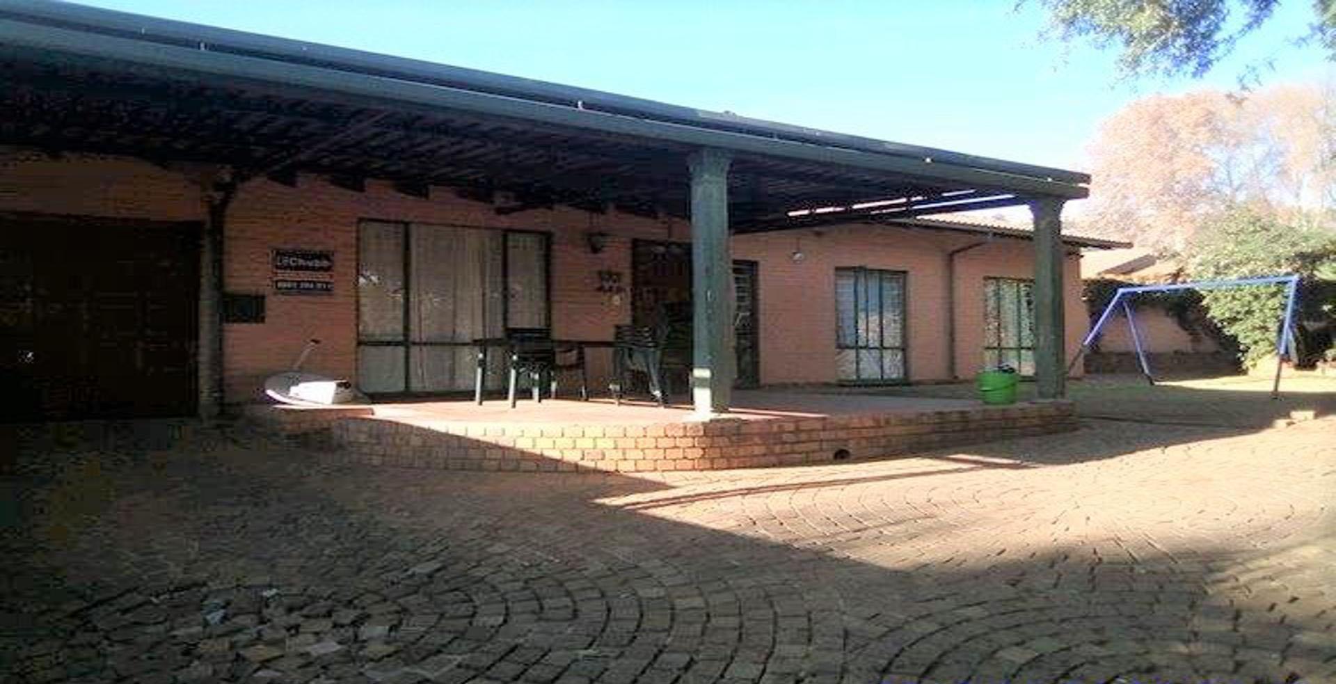 Front View of property in Roodepoort