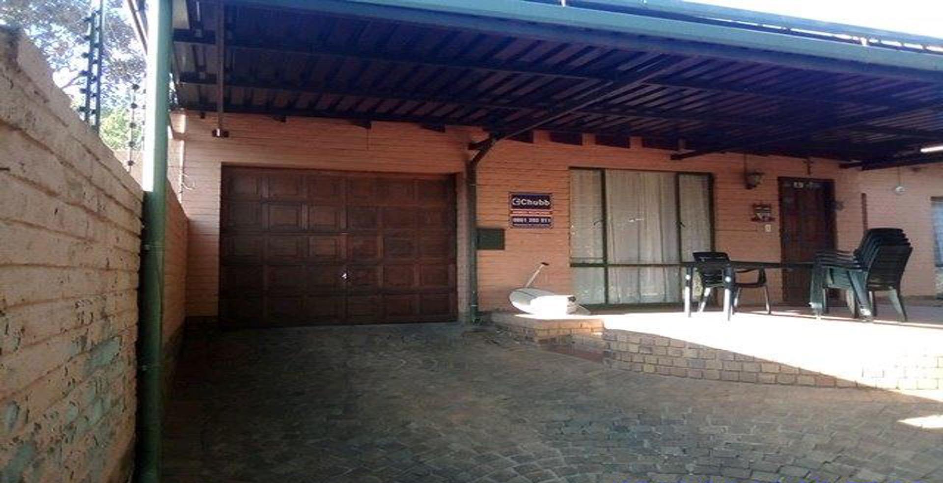 Front View of property in Roodepoort