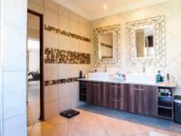 Main Bathroom - 15 square meters of property in The Wilds Estate