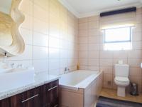 Bathroom 3+ - 7 square meters of property in The Wilds Estate