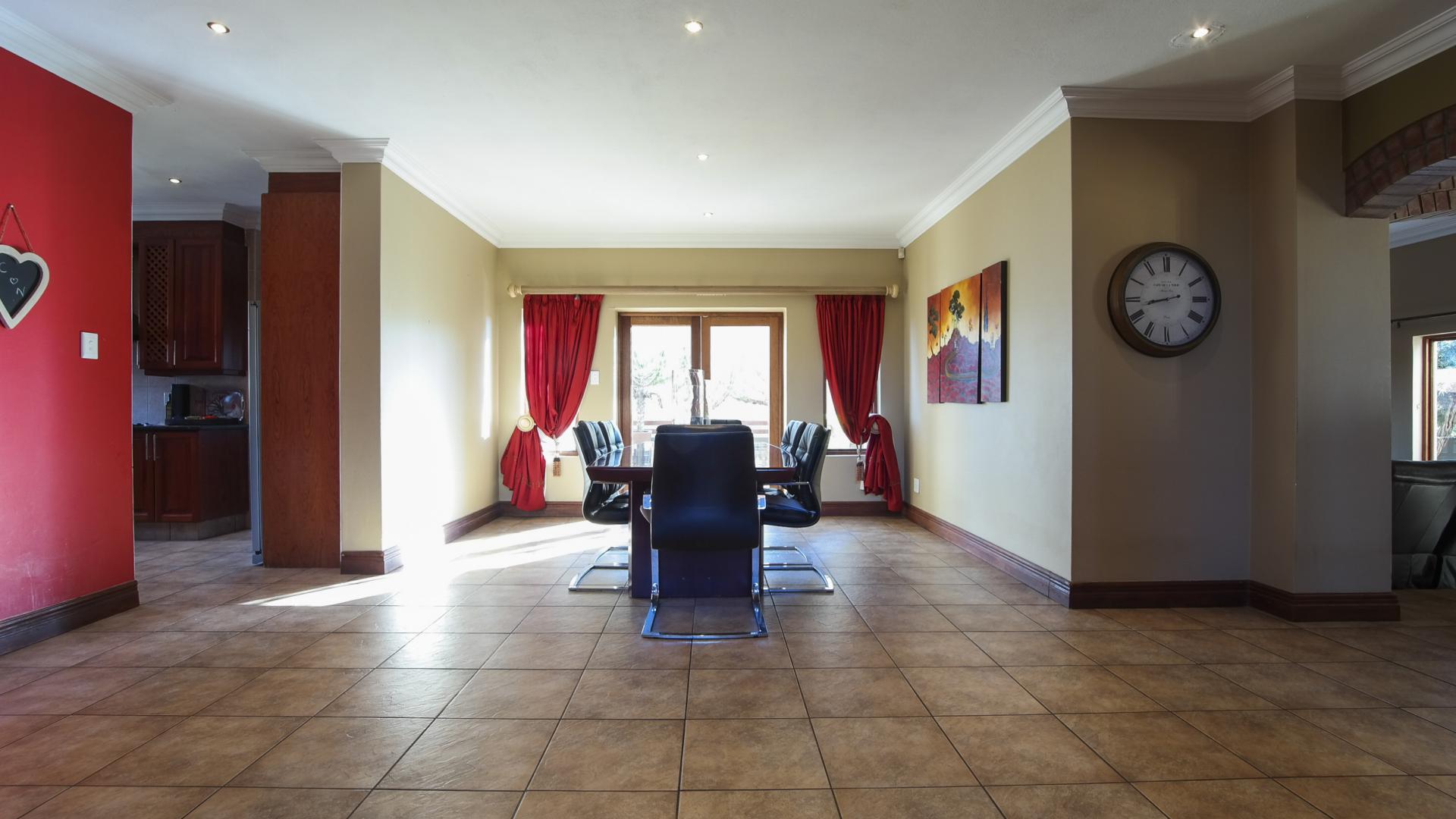 Dining Room - 20 square meters of property in The Wilds Estate