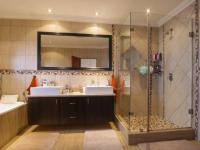 Main Bathroom - 14 square meters of property in The Wilds Estate