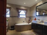 Main Bathroom - 14 square meters of property in The Wilds Estate