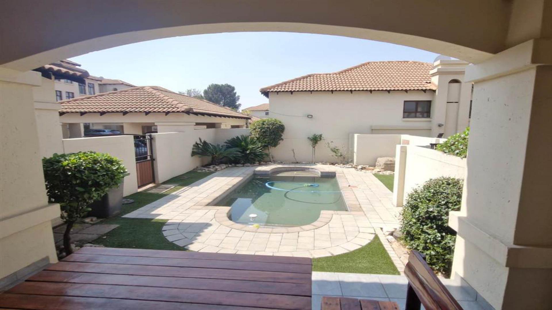 Swimming Pool of property in Bryanston