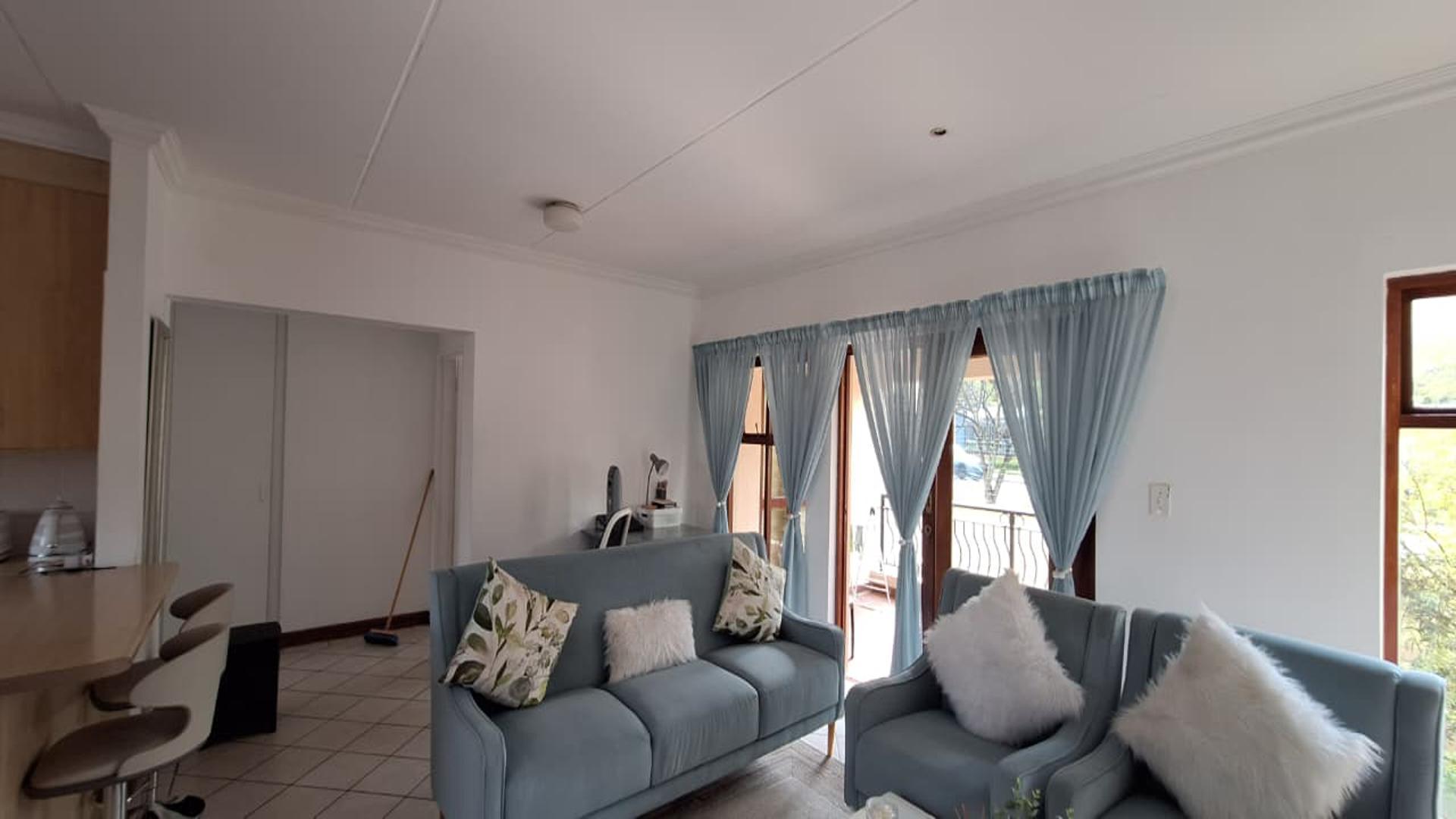 Lounges - 27 square meters of property in Bryanston