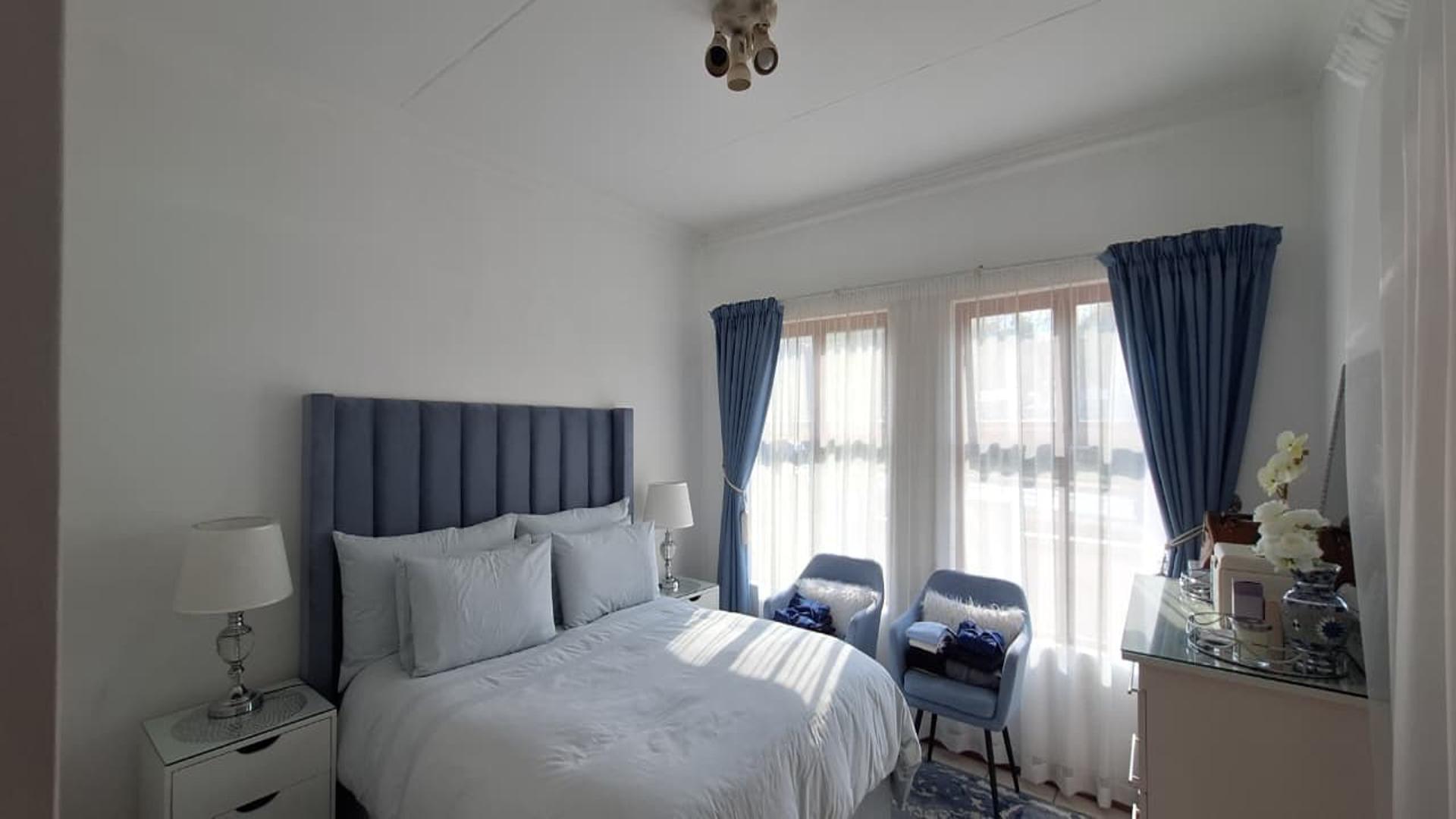 Main Bedroom - 19 square meters of property in Bryanston