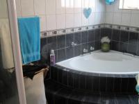Bathroom 1 - 11 square meters of property in Dalpark